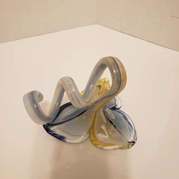 Murano Style Art Glass 3 Petal Blue/Yellow Lily with  Spiral Stem. - Picture 6 of 8